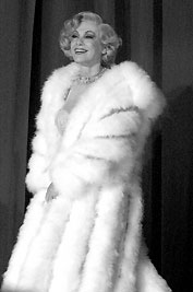 Judy Winter in dem Stck "Marlene", die Bhnenhommage an Marlene Dietrich von der englischen Autorin Pam Gems